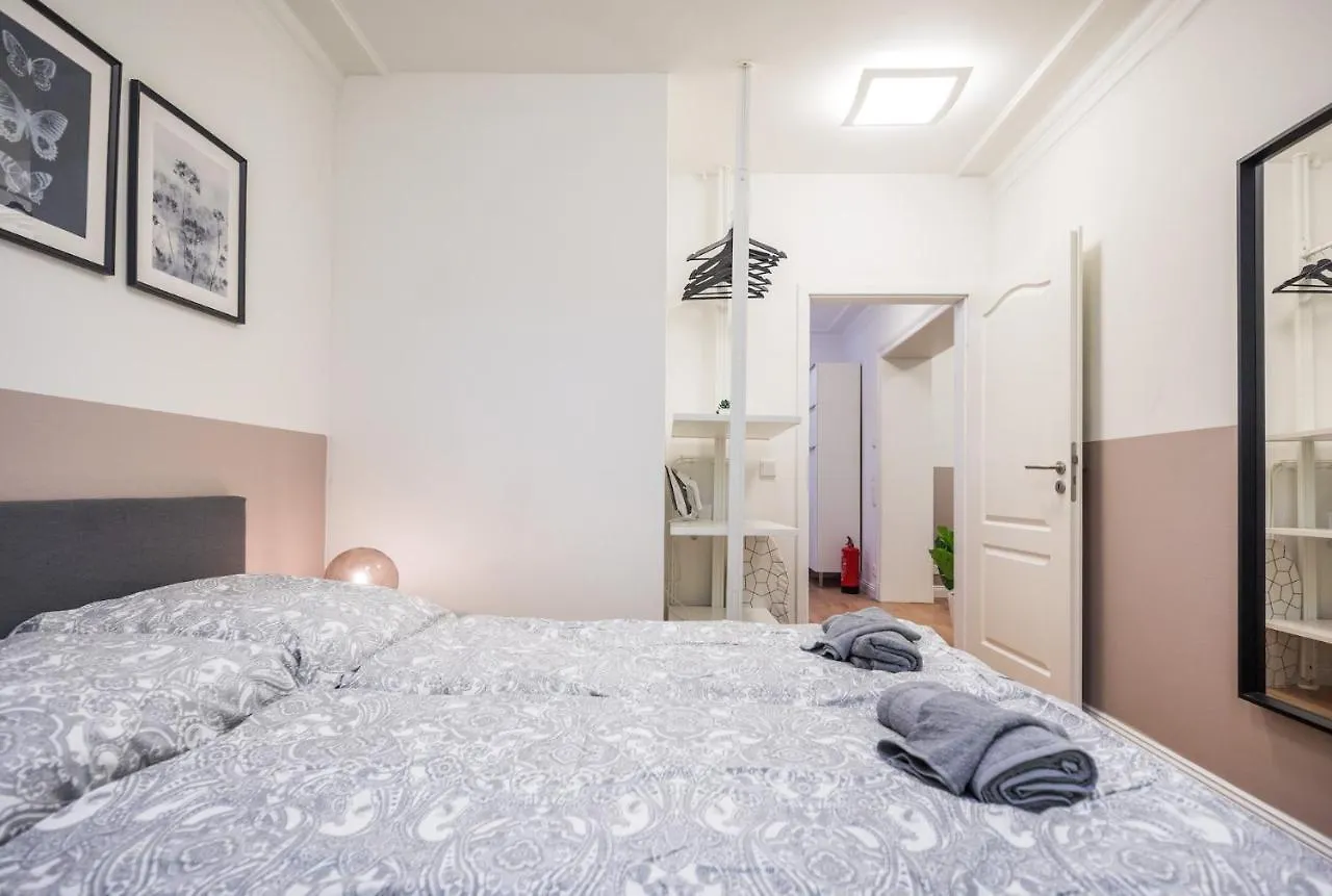 Generous Family-Apartment With Two Seperate Bedrooms Close To The U-Bahn Hamburg Apartment