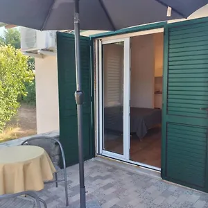 https://apartmani-luni.in-istria.net