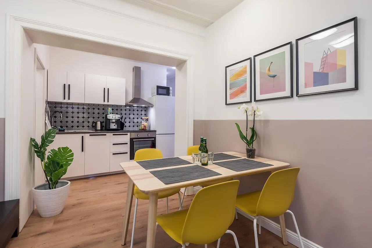 Generous Family-Apartment With Two Seperate Bedrooms Close To The U-Bahn Hamburg