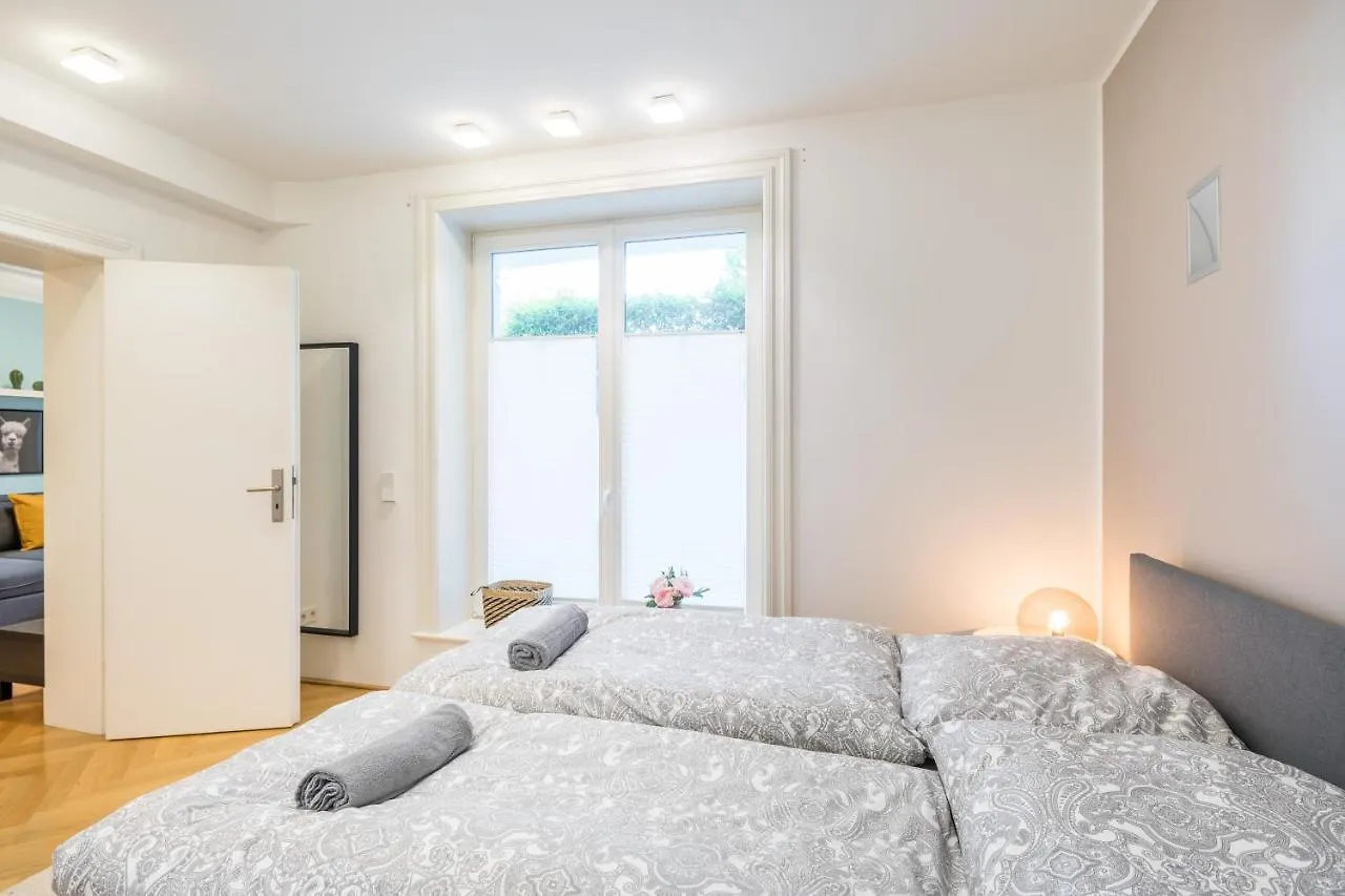 Generous Family-Apartment With Two Seperate Bedrooms Close To The U-Bahn Hamburg 0*,