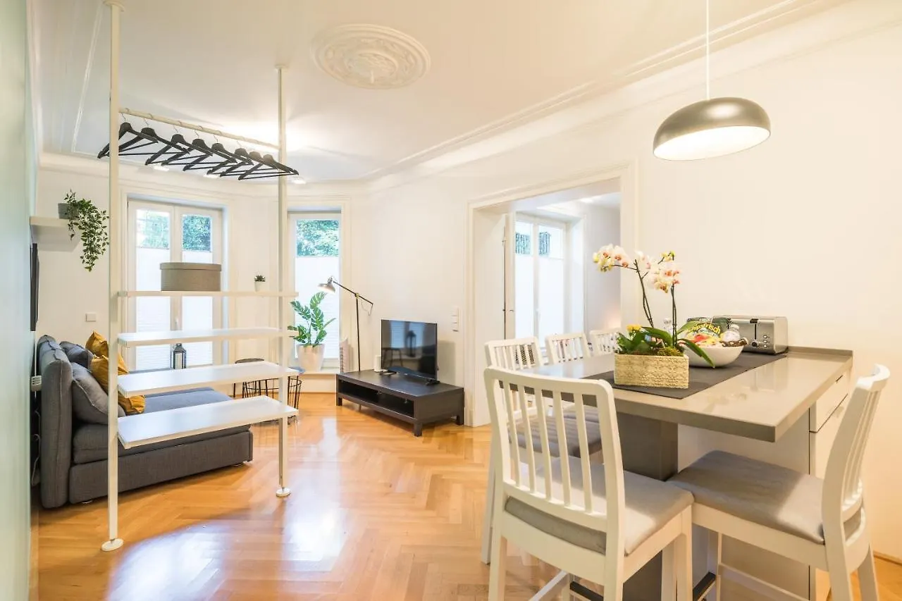 Generous Family-Apartment With Two Seperate Bedrooms Close To The U-Bahn Hamburg 0*,